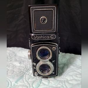 Yashica-d 6x6 TLR twin lens camera